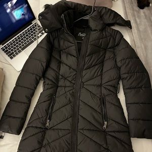 Mid rise puffy jacket with hood